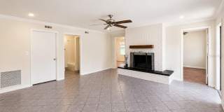 7301 N DARTMOUTH Avenue Gallery 2