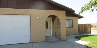 Beautiful and Spacious 4bd 2ba Gallery 1