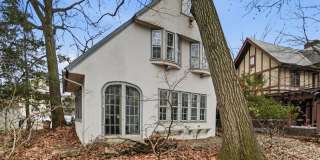 Private House on iuka ave Ravine – Central Campus – Newly Renovated - Flexible Pricing Gallery 3