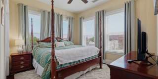 Bright & Character-Filled 2BR/2BA Condo in the Brooklyn Arts District Gallery 10