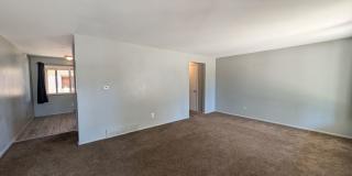 COMFORTABLE 4 BEDROOM TOWNHOME IN AURORA Gallery 1