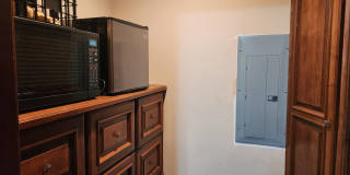 Fully Furnished! Charming 1BED/1BATH private space located in the desirable North Scottsdale ! Gallery 8