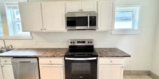 3 Bed, 2 Bath Home w/ Fenced Backyard Gallery 7
