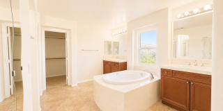 Spacious 5 (or 6) Bedroom House with attached ADU in Winchester for Rent Gallery 22