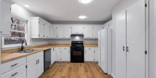 Spacious 3 Bed / 3 Bath Home in Valley View School District! Gallery 7