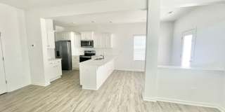 BEAUTIFUL 3 Bedroom Paired Home minutes from I-77 and I-40 - SPRING SPECIAL Gallery 3