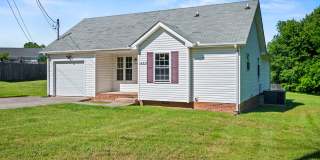 Charming 3 Bedroom Ranch with Large Fenced Yard & Bright Open Living Spaces! Gallery 3