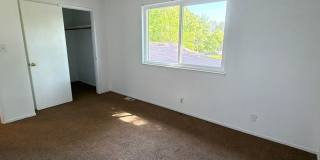 **MOVE-IN SPECIAL** 2-Story Condo With Lots of Character! Gallery 15