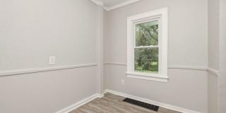 2011 S Limestone St Gallery 9