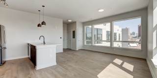 Hamburg Street Gallery 24