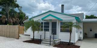 Nokomis Beachy Bungalow (Off Season) Gallery 1