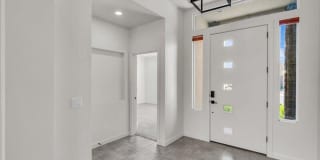 4 Bed, 3 car garage, private pool for rent! Gallery 12