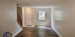 MODERN TRI-LEVEL TOWNHOME NEAR STEELE CREEK PARK Gallery 5