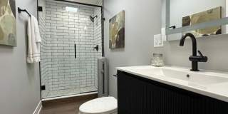5452 North Paulina St. Gallery 5