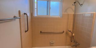 Midtown Ventura - One bedroom, one bath upstairs apartment Gallery 7