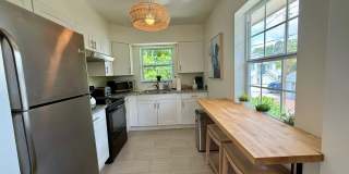 Fully furnished 1/1 Apartment Old NE Gallery 14