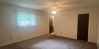 2 Bedroom 2 Bathroom Home on the Golf Course Gallery 5