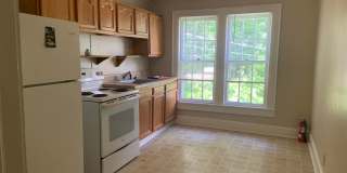 2 BR, 2nd floor apartment w/ water, lawn service included near UNCG/Glenwood Gallery 4