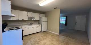 Charming 2 bedroom 1.5 bathroom home Gallery 10