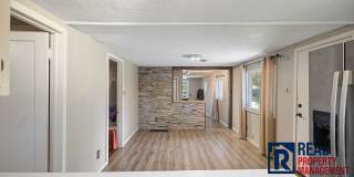 2 Bed, 2 Bath with Yard, Parking & Laundry – Pet Friendly Gallery 1