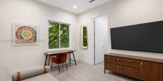 3135 Ohio St Gallery 14