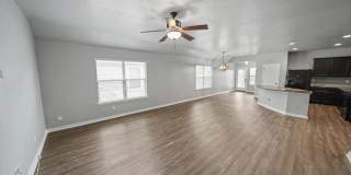 Modern 4-Bed Home with Open Layout in New Braunfels - Realtor Commission: $500 Gallery 10