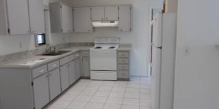 Adorable 3 Bedroom Home with Large Lanai Gallery 3
