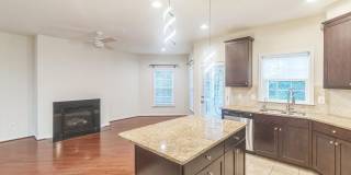 42385 TRELLIS Square Gallery 13