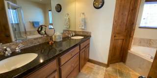 Cedar Ridge Townhome  **Mid-April thru November Rental** Gallery 16