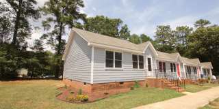 Adorable 2 Bedroom, 1 Bath in East Raleigh near Cary Crossroads - Pet Friendly! Adorable 2 Bedroom, 1 Bath in East Raleigh near Cary Crossroads - Pet Friendly! Gallery 1