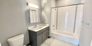 200 N Wells St Gallery 6