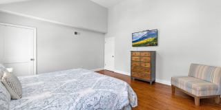 344 Euclid Avenue Gallery 16