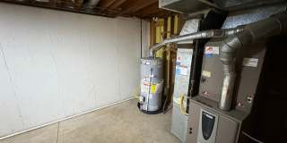Newly Updated - Spacious 5 Bed 2 Bath Home Gallery 44
