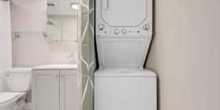 Modern, Tranquil, High-End Apartment in Downtown Downers Grove Gallery 53