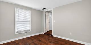 4 Bedroom, 1.5 Bath house in Shelby Park, Fenced, Off-street Parking, Pets OKAY! Gallery 5