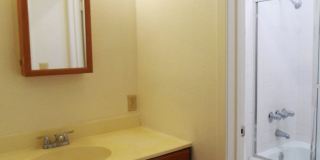 Cozy condominium in Blossom Valley. Hardwood floor, dishwasher, balcony. Gallery 16