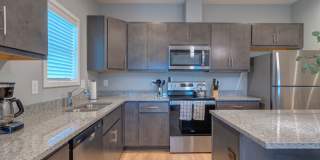 Brand New Townhouse Community in Blacksburg! - FURNISHED Gallery 7