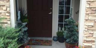 AWESOME 2-BEDROOM CONDO INCL. GARAGE, SWIMMING POOL, WASHER & DRYER! Gallery 3