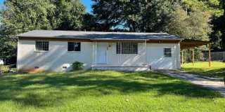Recently Renovated Brick Ranch W/ Tons Of Space! Gallery 1