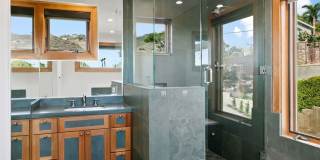 4 Bed, 5 bath home with stunning ocean views located in Malibu hills Gallery 26