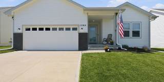 Like-New 4 Bed / 3 Bath Ranch in Hills of Cedar Creek with Finished Basement & Fenced Yard - Lewis Central Schools Gallery 1