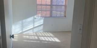 Great 2 Bedroom Condo ! Gallery 29