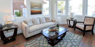 NEW 5 bedroom 4.5 Bath with Pool Gallery 1