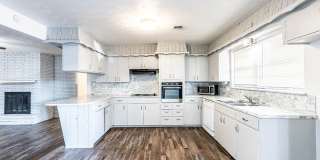Centrally Located 3 bedroom 2 bathroom house! Gallery 9