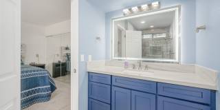 NEWLY REMODELED  FURNISHED BOTTOM FLOOR CONDO Gallery 22