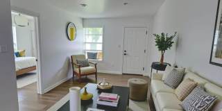 For Rent: Charming 2 Bed / 1 Bath Duplex with Backyard Gallery 1