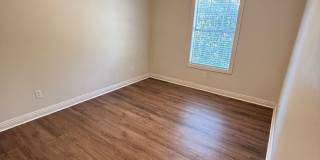 Beautiful 4BR Home with New LVP Flooring & Lawn Care Included Near The U of A! Gallery 18