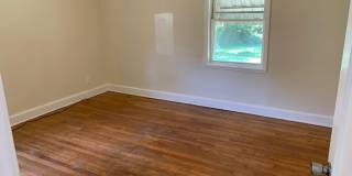 Cozy Two Bedroom Bungalow! Gallery 11