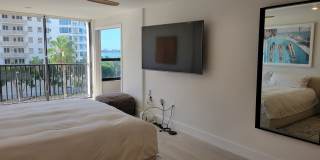 Beautifully renovated 2/2 condo downtown Sarasota with view of Bay! Gallery 18