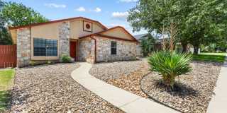 Charming 3-Bedroom Home with Stone Fireplace & Mature Trees Gallery 4